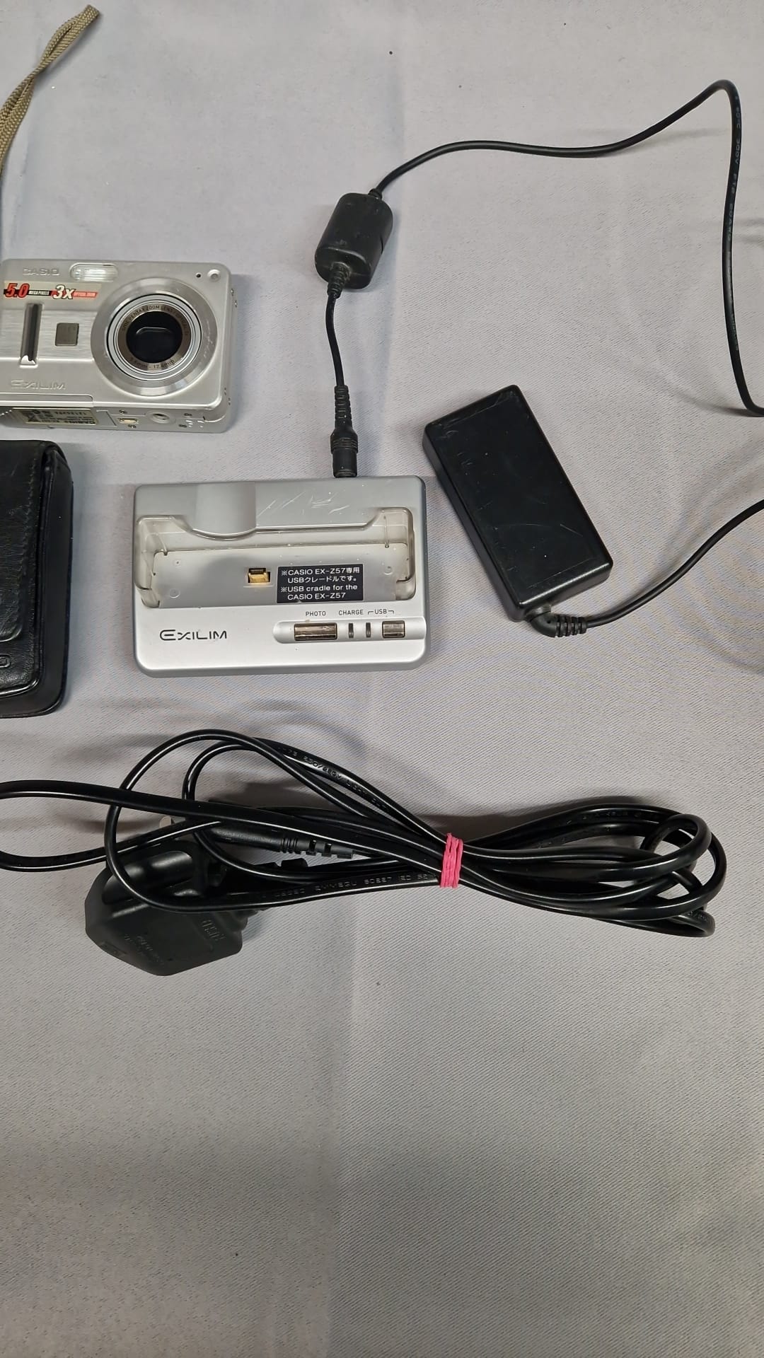 CASIO EXILIM EX-Z57 5.0MP SILVER DIGITAL CAMERA WITH CHARGING DOCKING STATION (used)