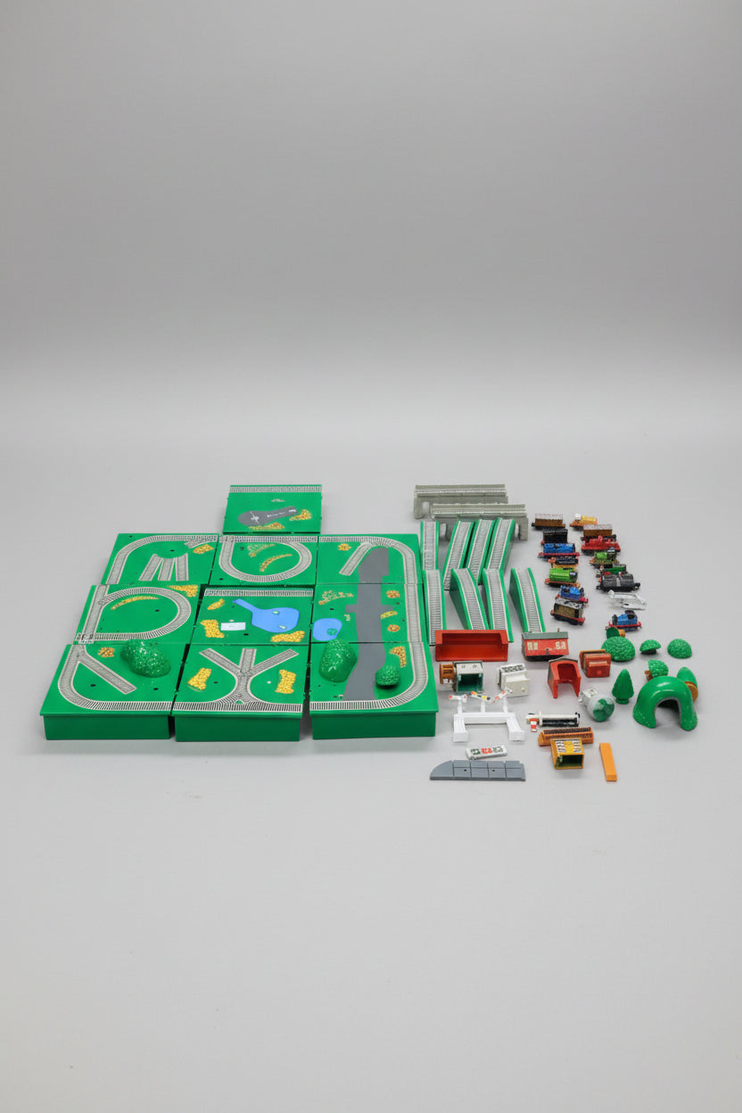 ETRL Vintage Thomas the tank engine set. Used