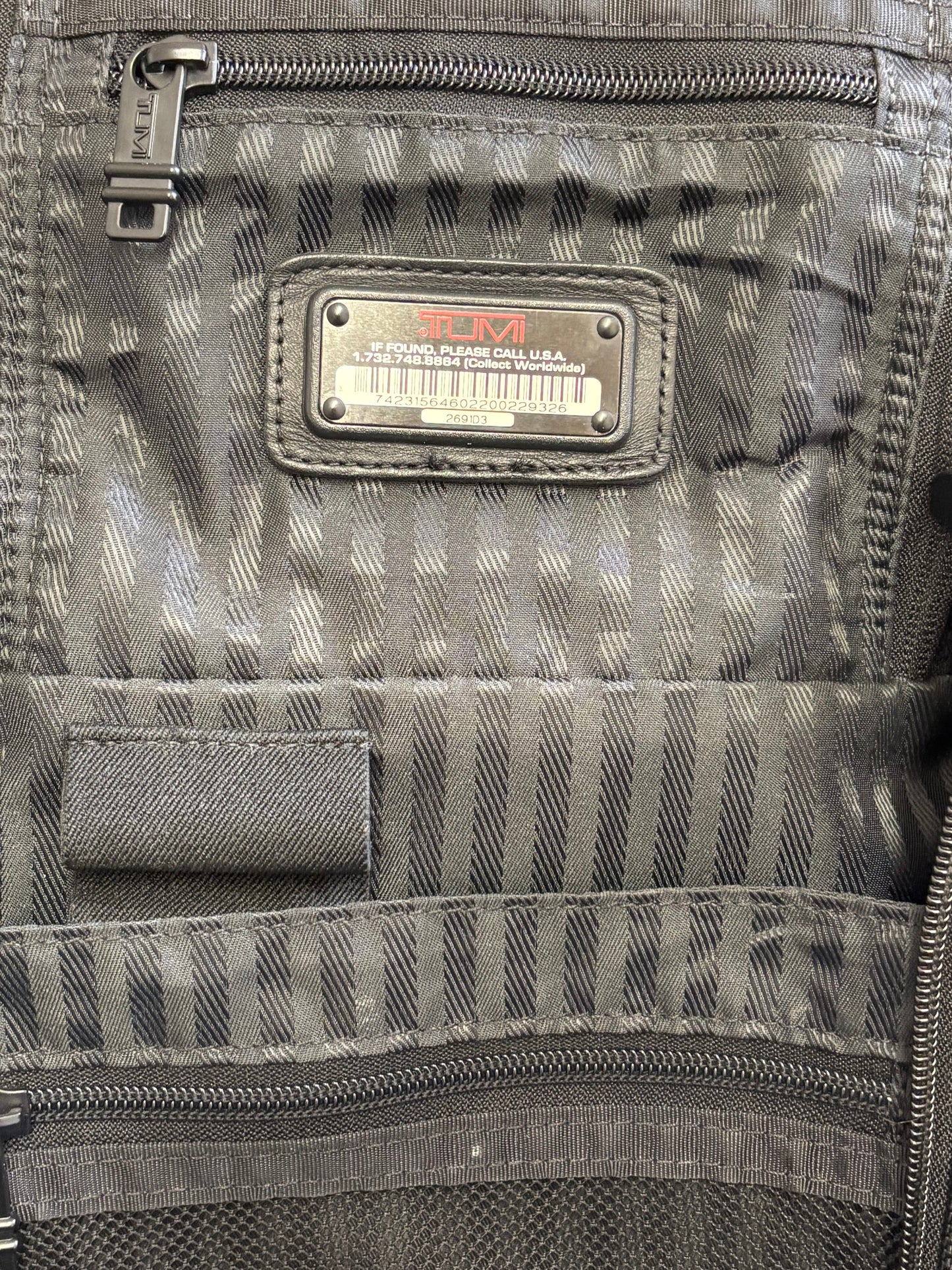 Tumi Black Travel Bag Pre-Loved `8.5 x 11 Inches - Zipped Satchel