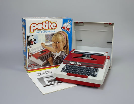 Petite 990 Type writer
