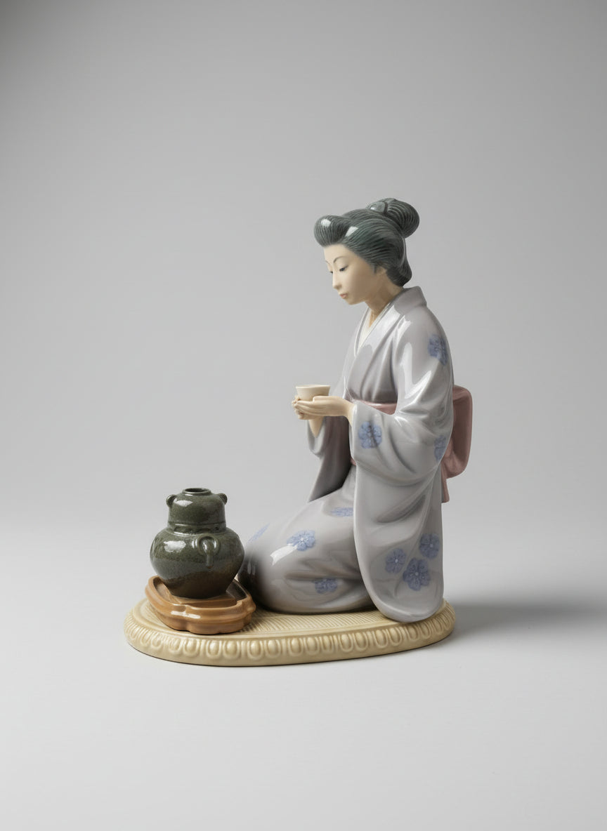 Retired Lladro Figurine Japanese Girl Serving Tea 5122 Porcelain 1982
