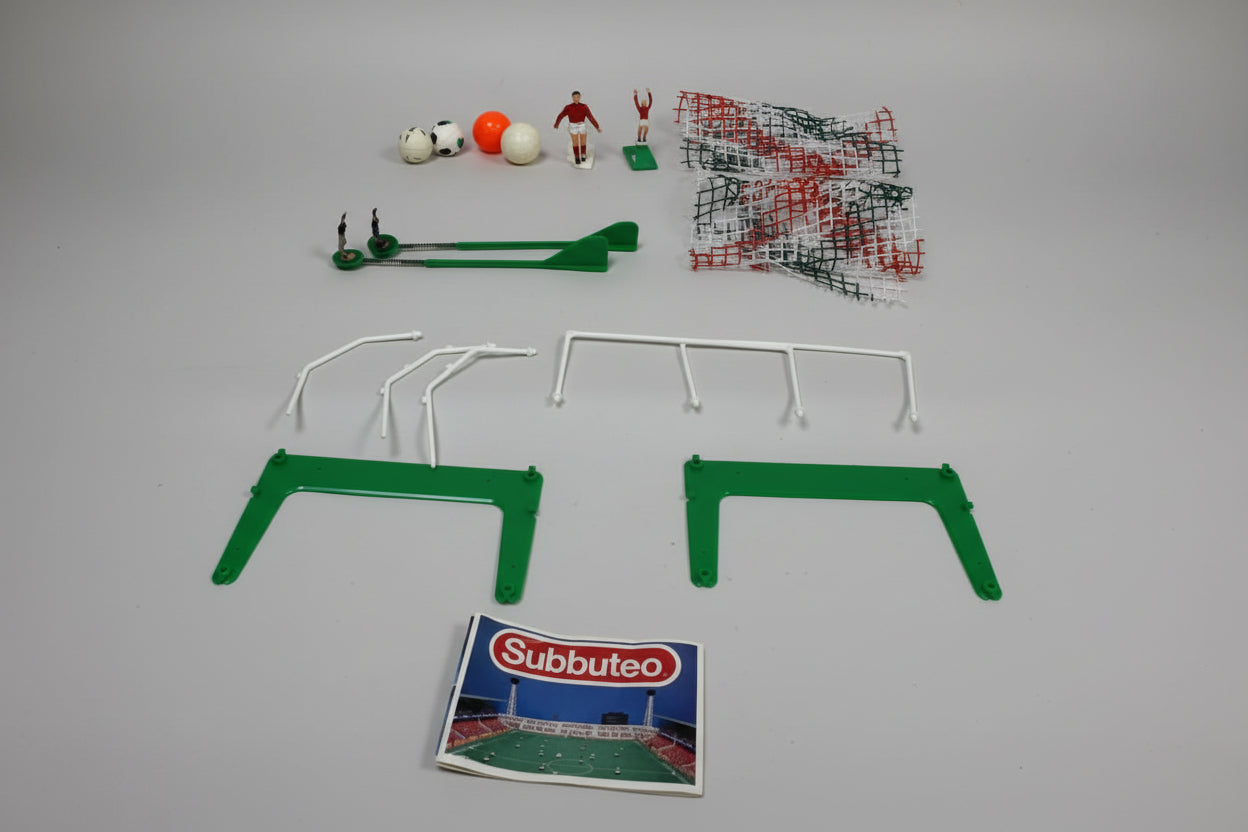 Subbuteo 61219 goal posts and 63000 Liverpool (663) team.