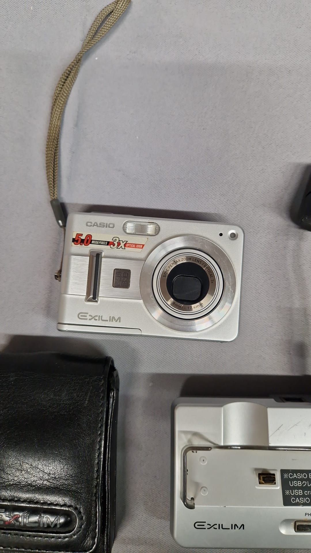 CASIO EXILIM EX-Z57 5.0MP SILVER DIGITAL CAMERA WITH CHARGING DOCKING STATION (used)