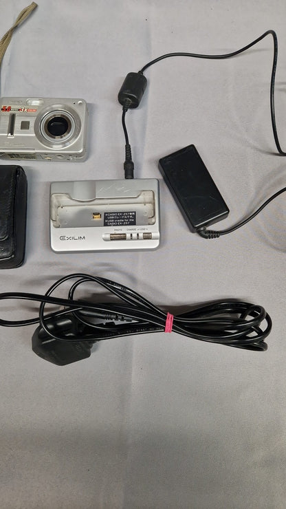 CASIO EXILIM EX-Z57 5.0MP SILVER DIGITAL CAMERA WITH CHARGING DOCKING STATION (used)