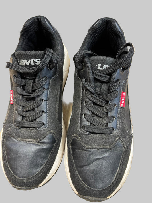 Black Levi Trainers UK size 5